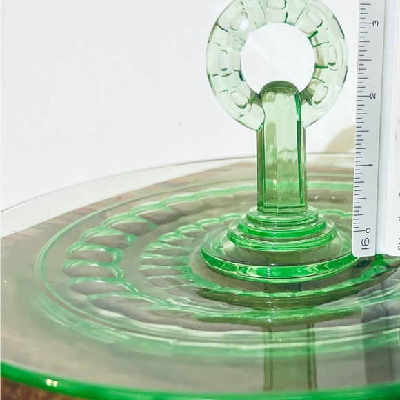 Vintage Uranium / Depression Glass Handled Server Plate Sandwich Platter Tray - Picture 4 of 10